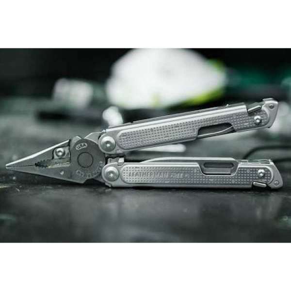 Pinza multiuso leatherman Free P2